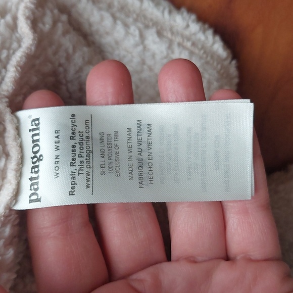 Patagonia Teddy Quarter Zip - Picture 4 of 8